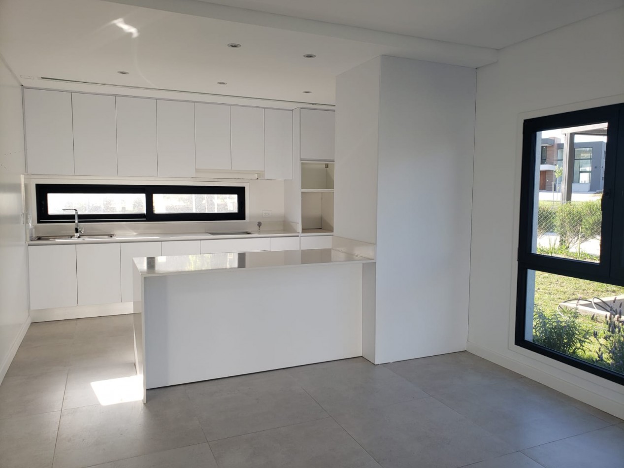 Casa 4 ambientes en Venta - Rumenco Joven