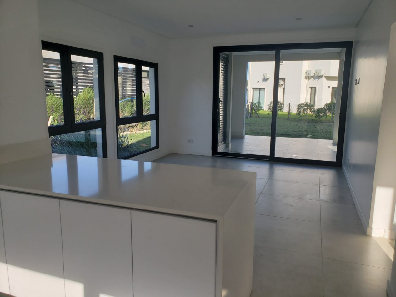 Casa 4 ambientes en Venta - Rumenco Joven