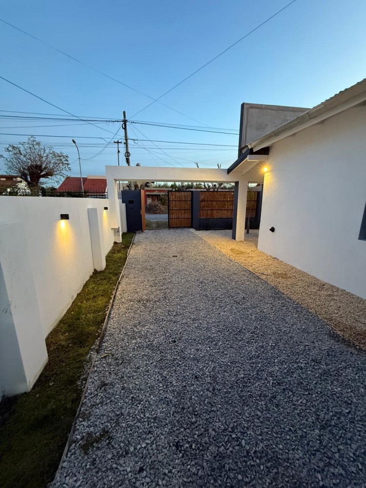 Moderna casa en Los Pinares - Totalmente reciclada, con amplio parque y piscina