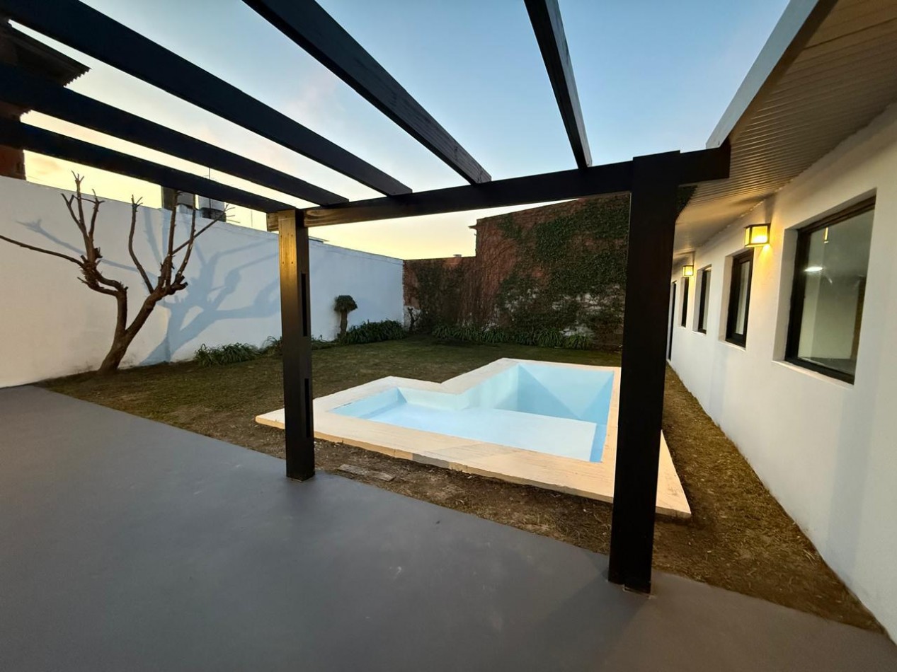Moderna casa en Los Pinares - Totalmente reciclada, con amplio parque y piscina
