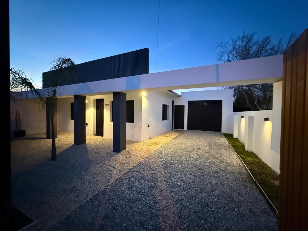 Moderna casa en Los Pinares - Totalmente reciclada, con amplio parque y piscina
