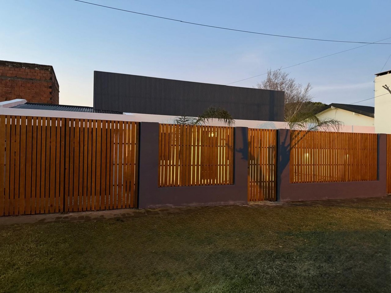 Moderna casa en Los Pinares - Totalmente reciclada, con amplio parque y piscina