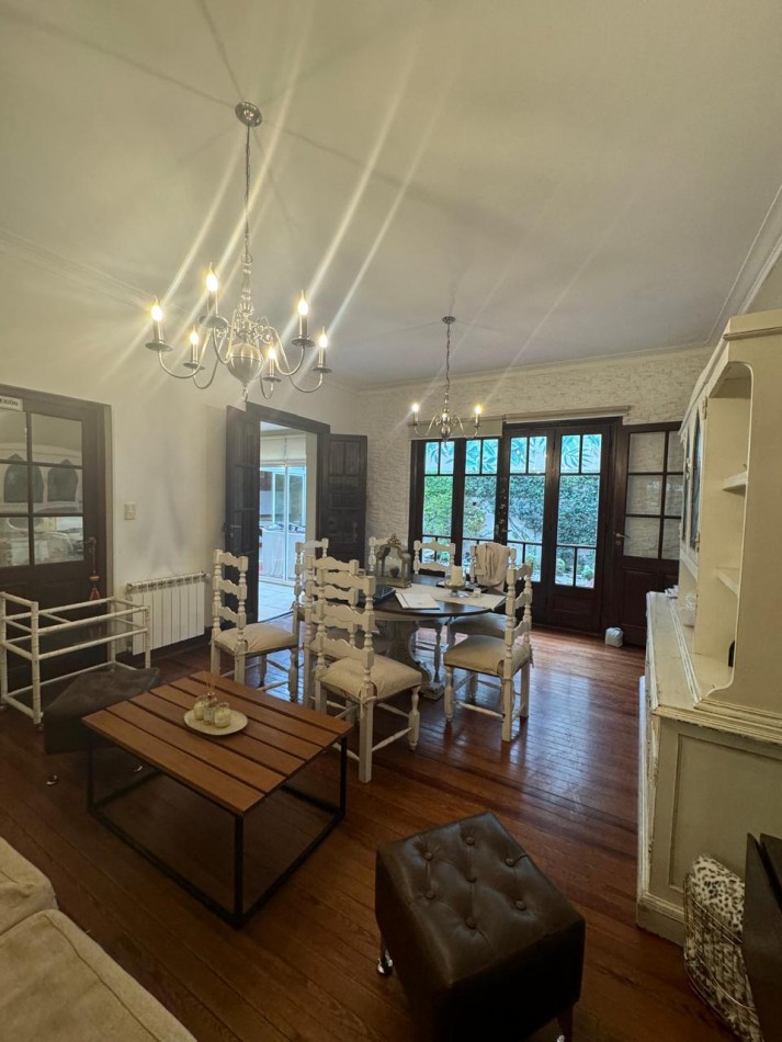 Encantadora casa estilo clasico totalmente reciclada en el corazon de La Perla