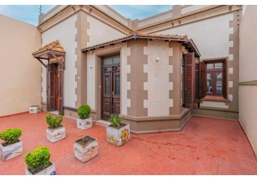 Encantadora casa estilo clasico totalmente reciclada en el corazon de La Perla